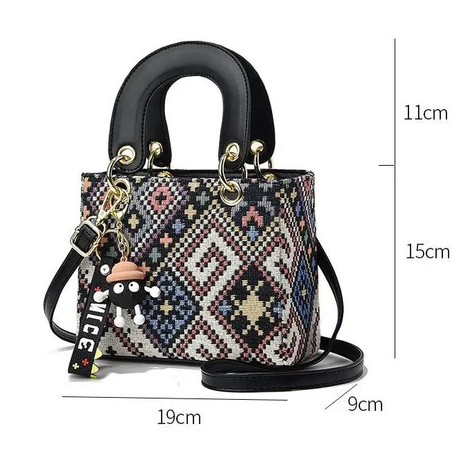 Tassel Flap Tote – Soft PU Leather / Sac Cabas à Frange – Cuir PU Souple