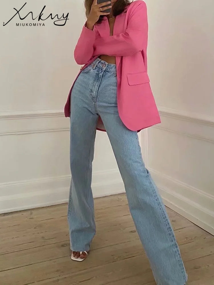 High-Waisted Straight Jeans – Perfect for Fall | Jean droit taille haute – Parfait pour l’automne