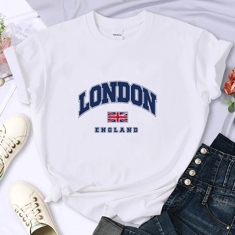 Floral Cotton Tee with Appliqué – Everyday Comfort with a Y2K Twist | T-shirt en Coton à Fleurs et Appliqués – Confort Quotidien au Style Y2K