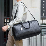 Load image into Gallery viewer, Minimalist PU Travel Duffle Bag | Sac de voyage minimaliste en cuir PU
