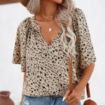 Load image into Gallery viewer, Floral Summer Pullover with Stand Collar – Breezy Fit in Plus Sizes | Haut Estival Fleuri à Col Montant – Coupe Ample Grandes Tailles
