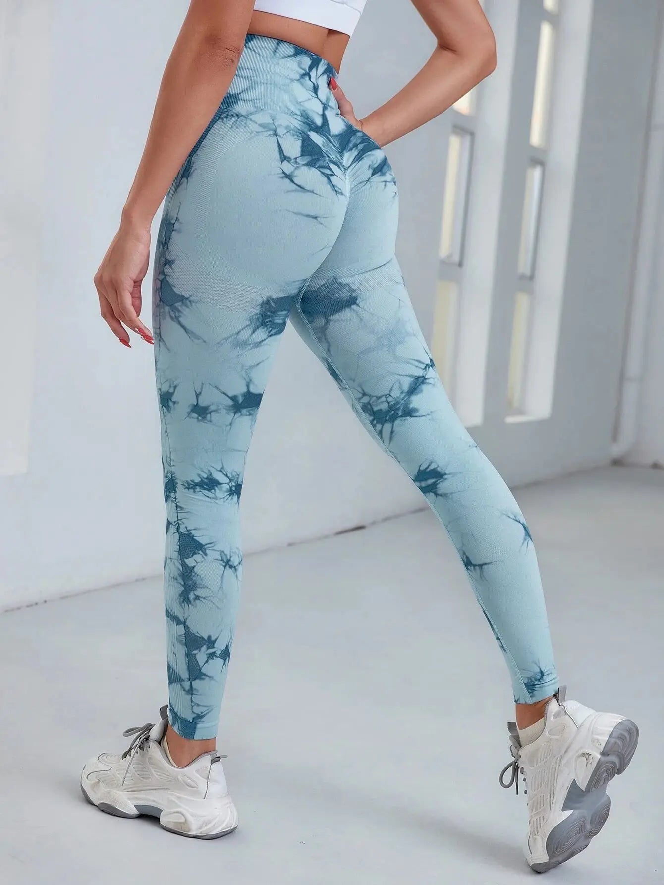 Women’s High-Waist Booty-Lifting Paisley Leggings – Seamless