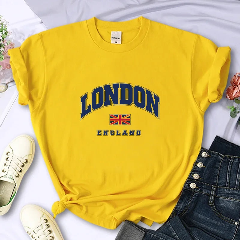 Floral Cotton Tee with Appliqué – Everyday Comfort with a Y2K Twist | T-shirt en Coton à Fleurs et Appliqués – Confort Quotidien au Style Y2K