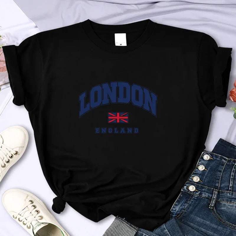 Floral Cotton Tee with Appliqué – Everyday Comfort with a Y2K Twist | T-shirt en Coton à Fleurs et Appliqués – Confort Quotidien au Style Y2K