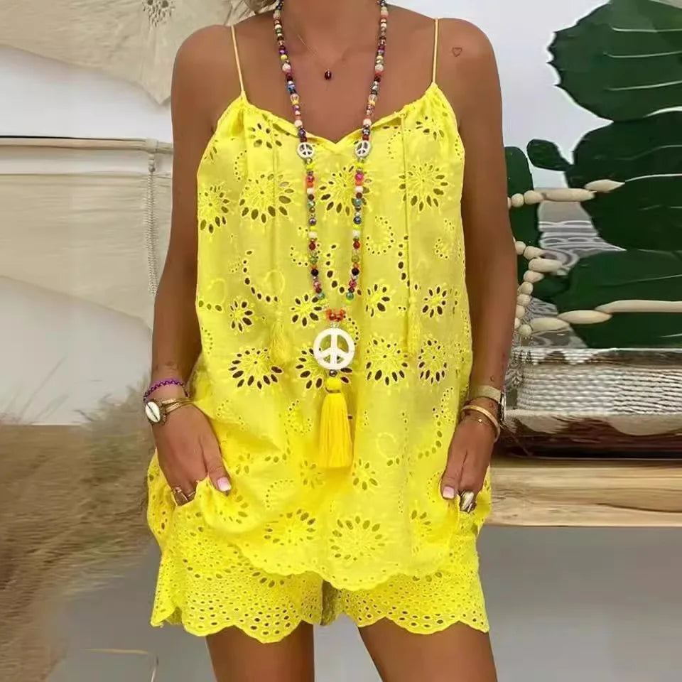 Knee-Length TAT Woven Casual Pants with Hook Flower Detail