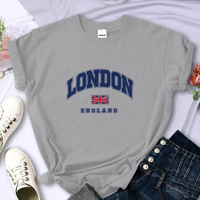 Floral Cotton Tee with Appliqué – Everyday Comfort with a Y2K Twist | T-shirt en Coton à Fleurs et Appliqués – Confort Quotidien au Style Y2K