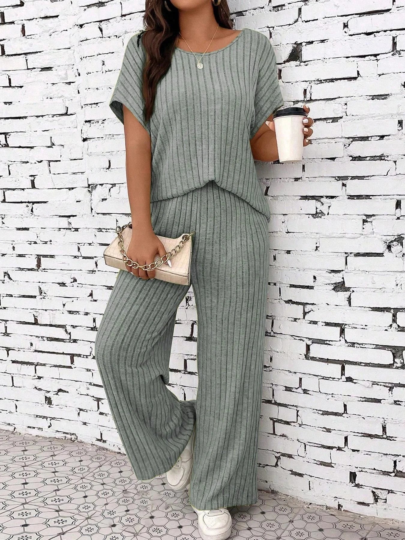 Women's Straight Leg Short Sleeve Plus Size T-Shirt | OWNLUXE