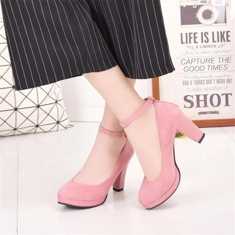 Pointed Square-Heel Pumps / Escarpins à talon carré et bout pointu