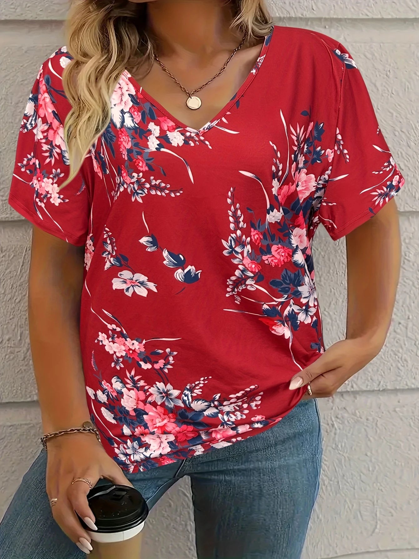 Floral V-Neck Tee / T-shirt à col en V motif floral