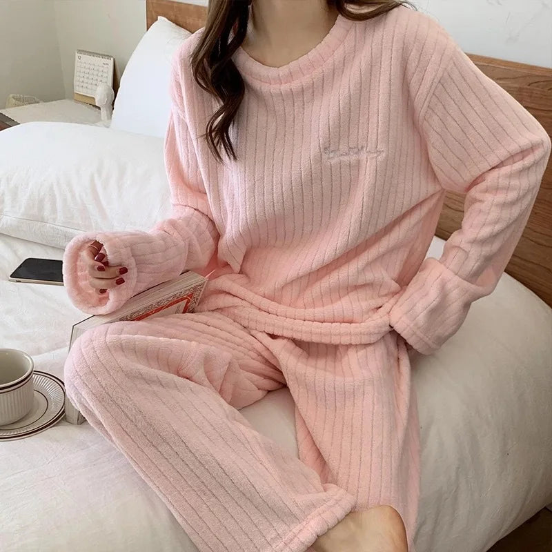 Two-Piece Velvet Pajama Set (Sjt-Green) – Shop at OWNLUXE