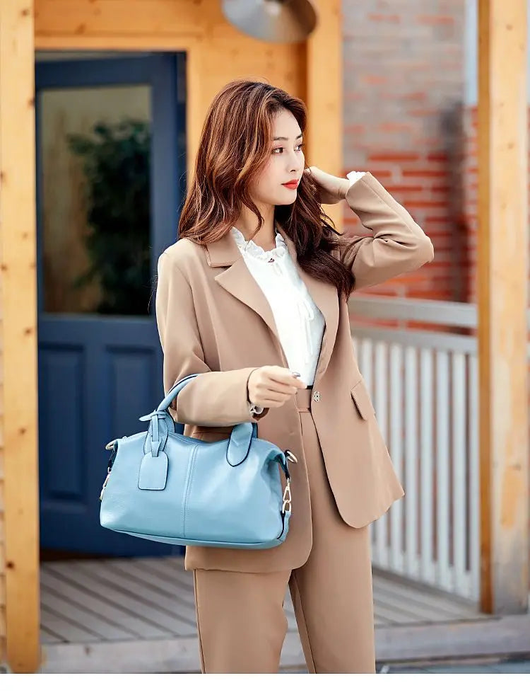 Flannel Boston Bag with Chain Detail – Business Style | Sac Boston Unisexe en Flanelle avec Chaîne – Style Professionnel