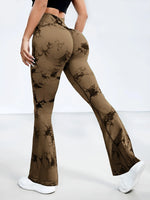 Load image into Gallery viewer, Flare Tie-Dye Yoga Pants with High Waist – Seamless &amp; Stylish | Pantalon de yoga évasé tie-dye taille haute – Sans couture et tendance
