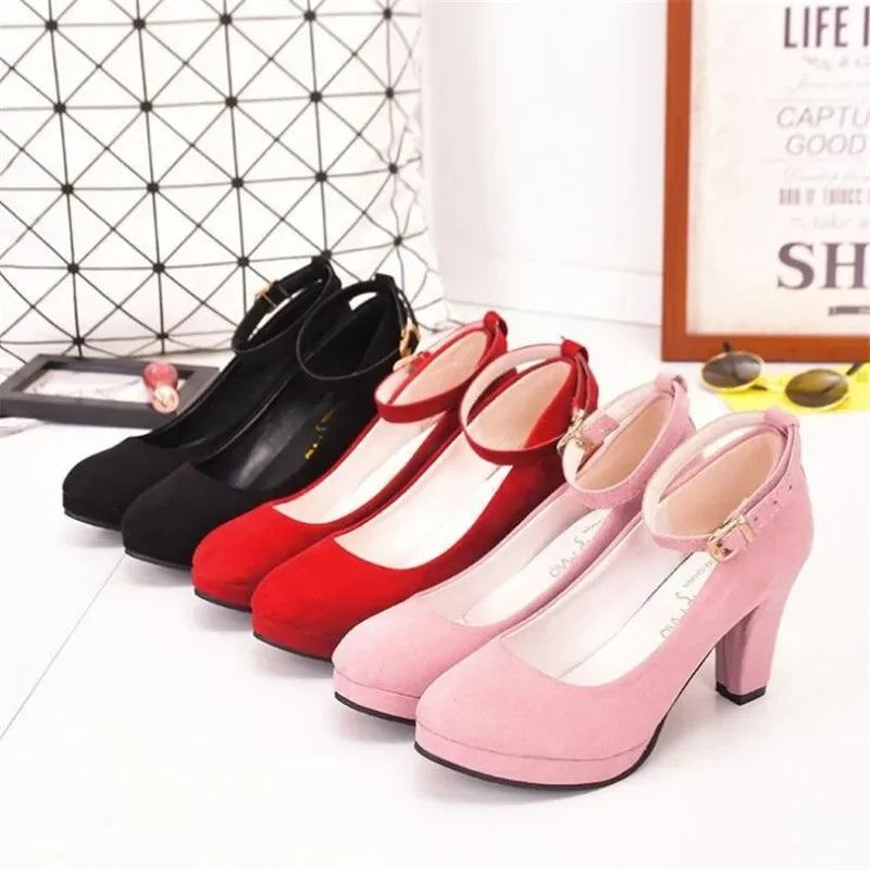Pointed Square-Heel Pumps / Escarpins à talon carré et bout pointu