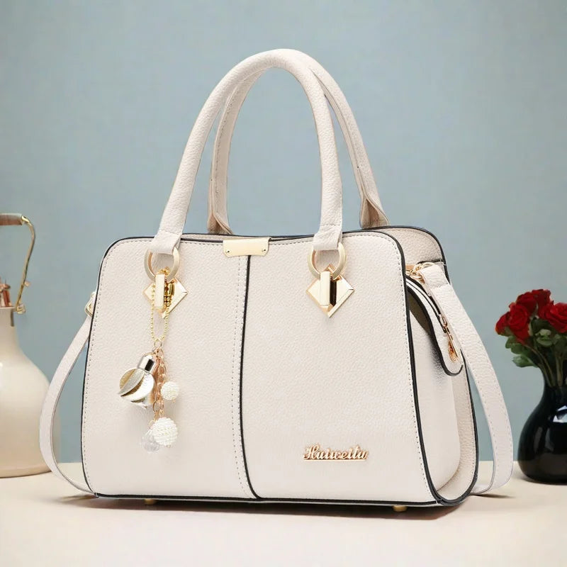 Fashion Tote Bag with Tassel – Stylish & Versatile | Sac Cabas avec Gland – Élégant & Polyvalent