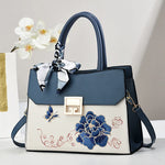 Load image into Gallery viewer, Soft Faux Suede Shoulder Bag | Sac à bandoulière en faux suède doux
