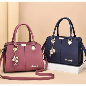 Fashion Tote Bag with Tassel – Stylish & Versatile | Sac Cabas avec Gland – Élégant & Polyvalent