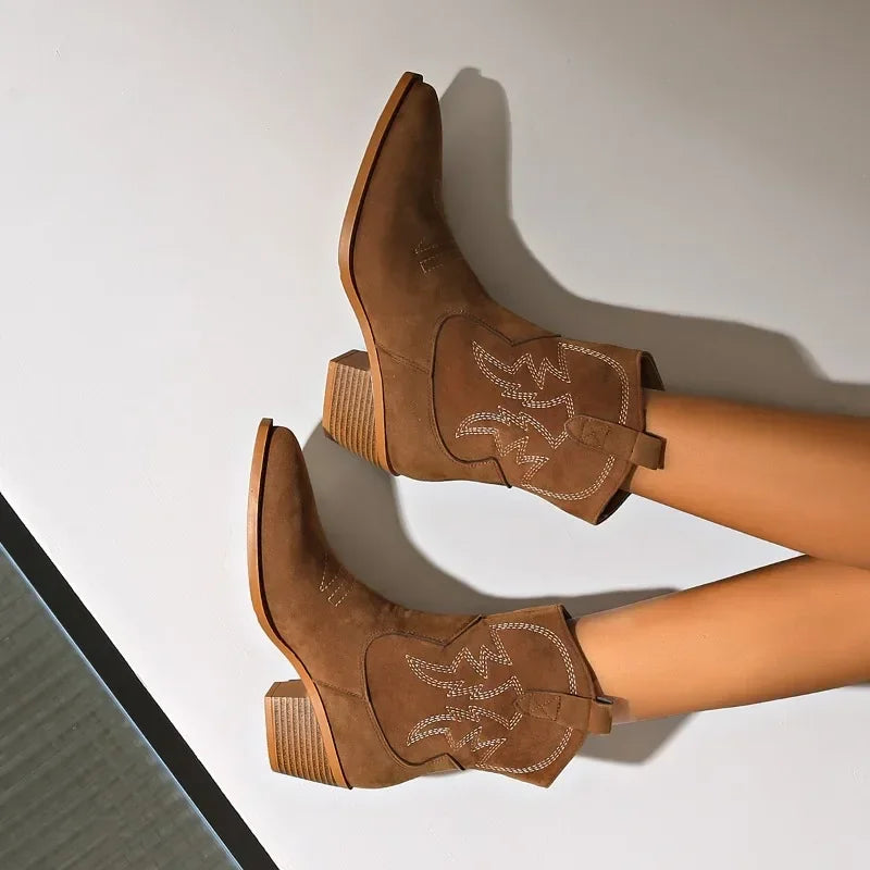 Women’s Modern Winter Boots / Bottes d’Hiver Modernes pour Femmes