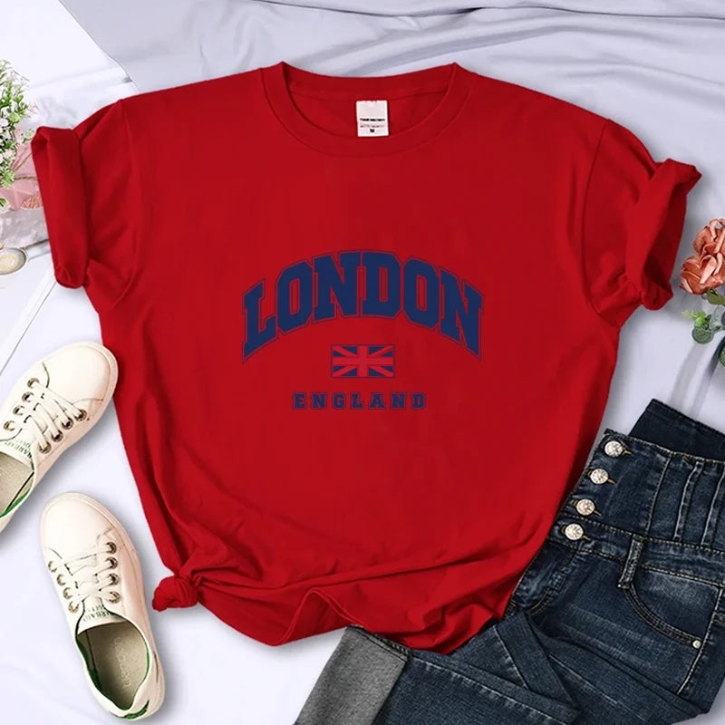 Floral Cotton Tee with Appliqué – Everyday Comfort with a Y2K Twist | T-shirt en Coton à Fleurs et Appliqués – Confort Quotidien au Style Y2K