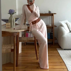 Women’s V-Neck Bandage 2-Piece Set – Slim Top & Wide-Leg Pants | Ensemble 2 pièces pour femme – Haut à col en V et pantalon large