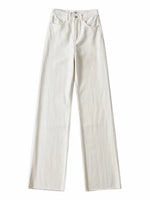 Load image into Gallery viewer, High-Waisted Straight Jeans – Perfect for Fall | Jean droit taille haute – Parfait pour l’automne
