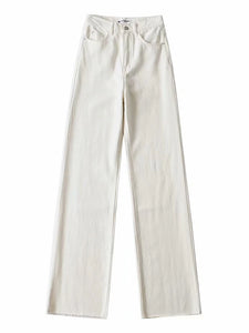 High-Waisted Straight Jeans – Perfect for Fall | Jean droit taille haute – Parfait pour l’automne