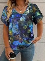 Load image into Gallery viewer, Floral V-Neck Tee / T-shirt à col en V motif floral
