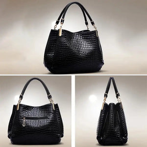 Serpentine Bucket Bag / Sac Seau Serpent