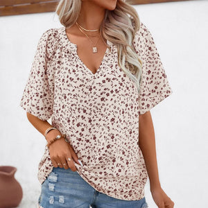 Floral Summer Pullover with Stand Collar – Breezy Fit in Plus Sizes | Haut Estival Fleuri à Col Montant – Coupe Ample Grandes Tailles