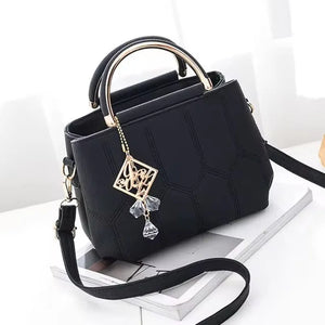 Beaded & Sequined Shoulder Bag – Sac à bandoulière perlé et à paillettes