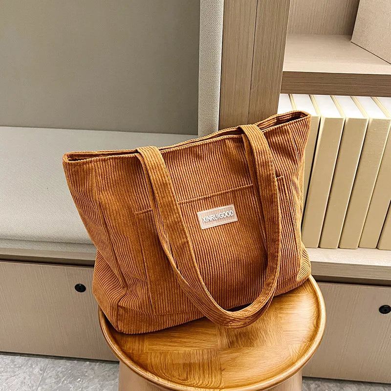 Corduroy Shoulder Bag – Urban Simplicity | Sac d’Épaule en Velours Côtelé – Simplicité Urbaine