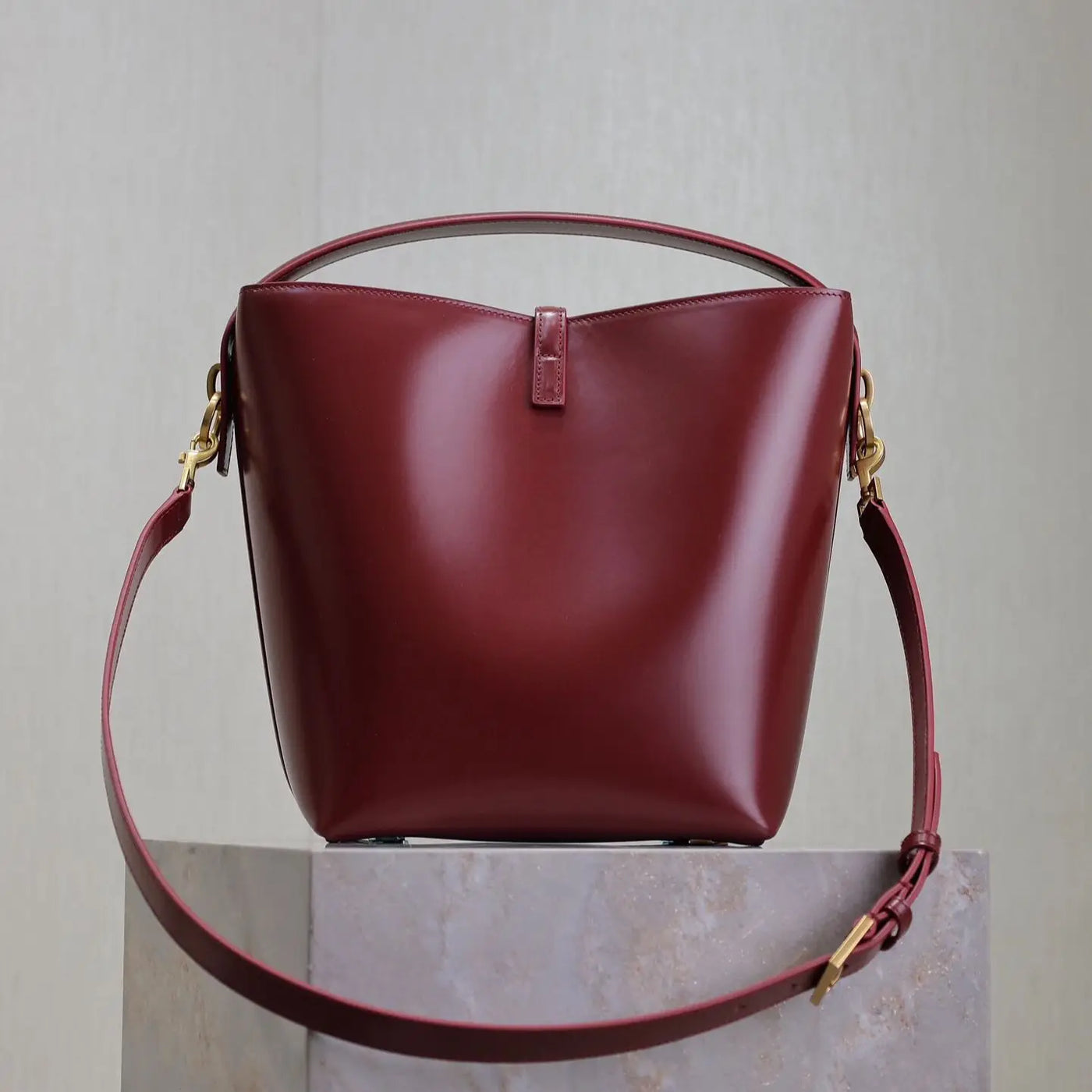 Luxury Designer Bucket Bag – Women's Large-Capacity High-Quality Tote & Messenger