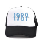 Load image into Gallery viewer, 🎤 Swiftie 1989 Baseball Cap – Unisex Summer Hat for Taylor Fans | Casquette Swiftie 1989 – Chapeau Unisexe pour Fans de Taylor
