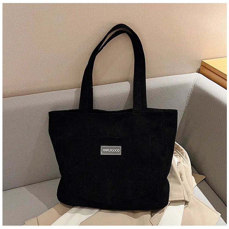 Corduroy Shoulder Bag – Urban Simplicity | Sac d’Épaule en Velours Côtelé – Simplicité Urbaine