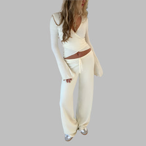 Women’s V-Neck Bandage 2-Piece Set – Slim Top & Wide-Leg Pants | Ensemble 2 pièces pour femme – Haut à col en V et pantalon large