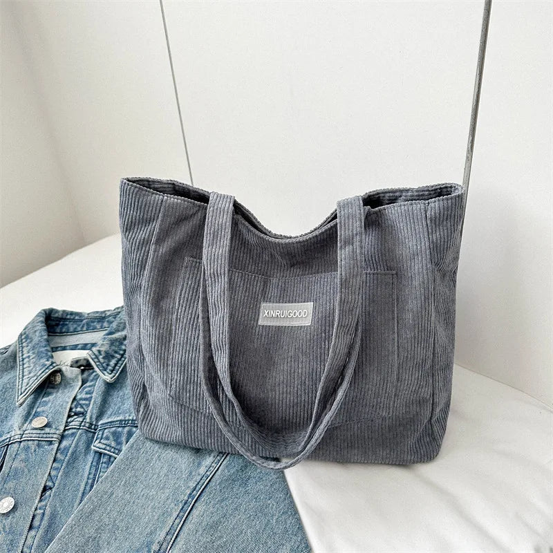 Corduroy Shoulder Bag – Urban Simplicity | Sac d’Épaule en Velours Côtelé – Simplicité Urbaine