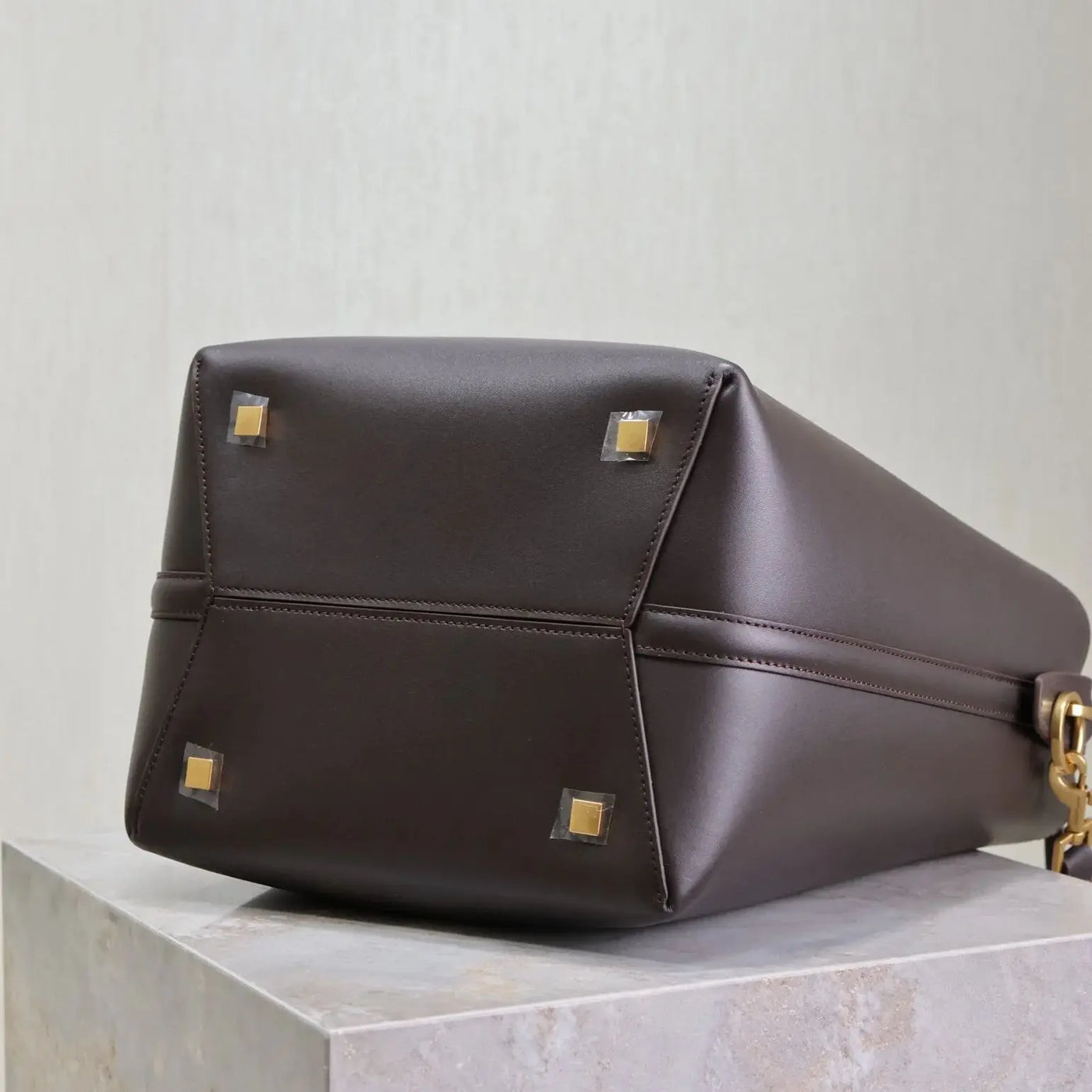 Luxury Designer Bucket Bag – Women's Large-Capacity High-Quality Tote & Messenger