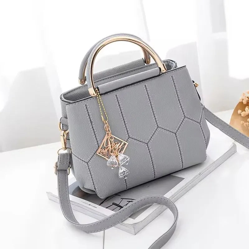 Beaded & Sequined Shoulder Bag – Sac à bandoulière perlé et à paillettes