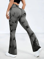 Load image into Gallery viewer, Flare Tie-Dye Yoga Pants with High Waist – Seamless &amp; Stylish | Pantalon de yoga évasé tie-dye taille haute – Sans couture et tendance

