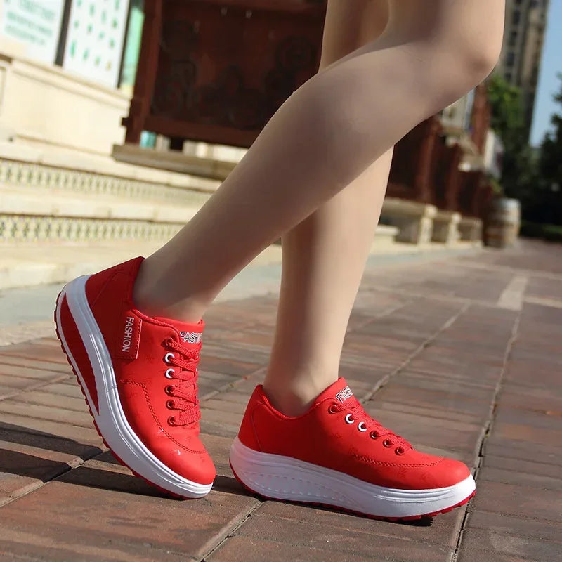Women’s Lightweight Lace-Up Sneakers | Baskets légères à lacets pour femme