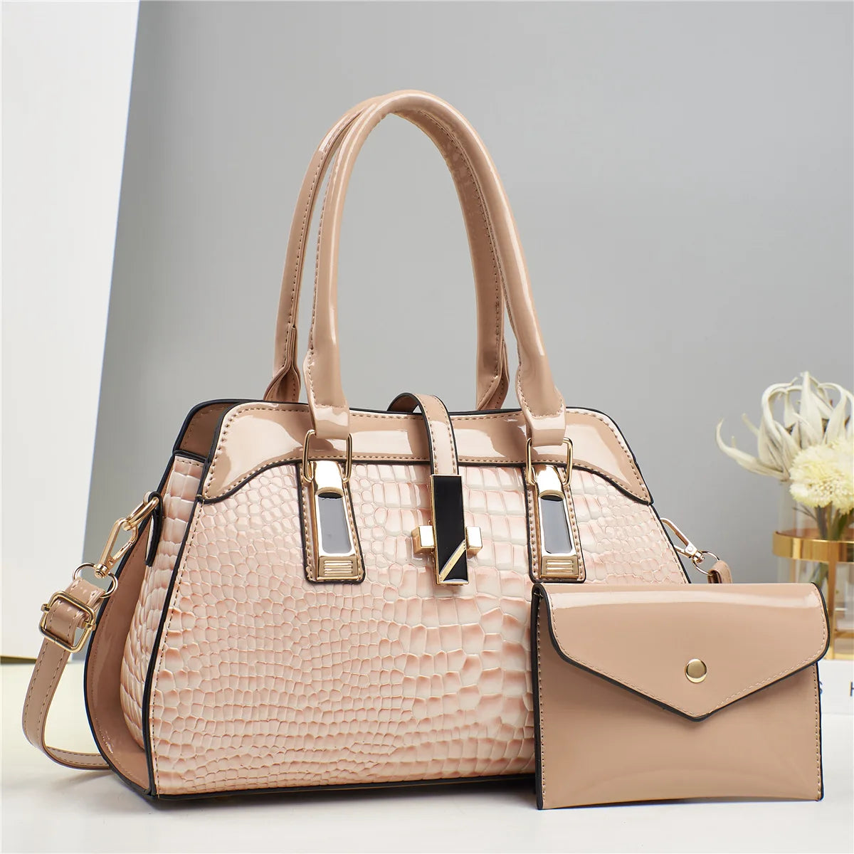 Serpentine Pattern Tote Bag - Structured Fashion Handbag for Women