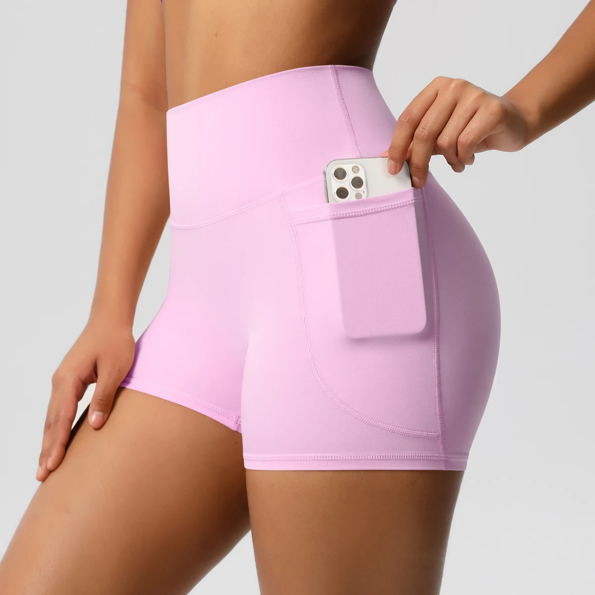 High-Waisted Skinny Shorts – All-Season Comfort | Short skinny taille haute – Confort toutes saisons