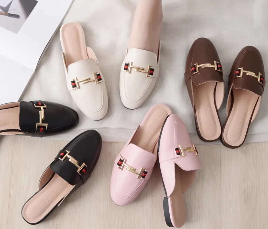 Women’s Chain Detail Flat Mules – Closed Toe Slides