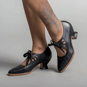 Women's Pointed Toe Lace Retro Pumps – Shop at OWNLUXE