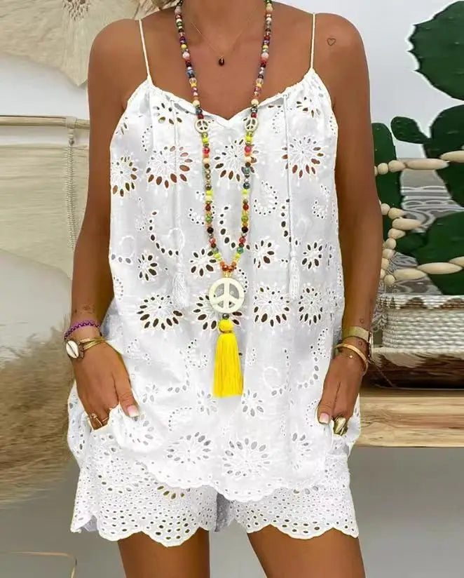 Effortless Knee-Length Casual Pants – TAT Woven with Elegant Hook Flower Accents