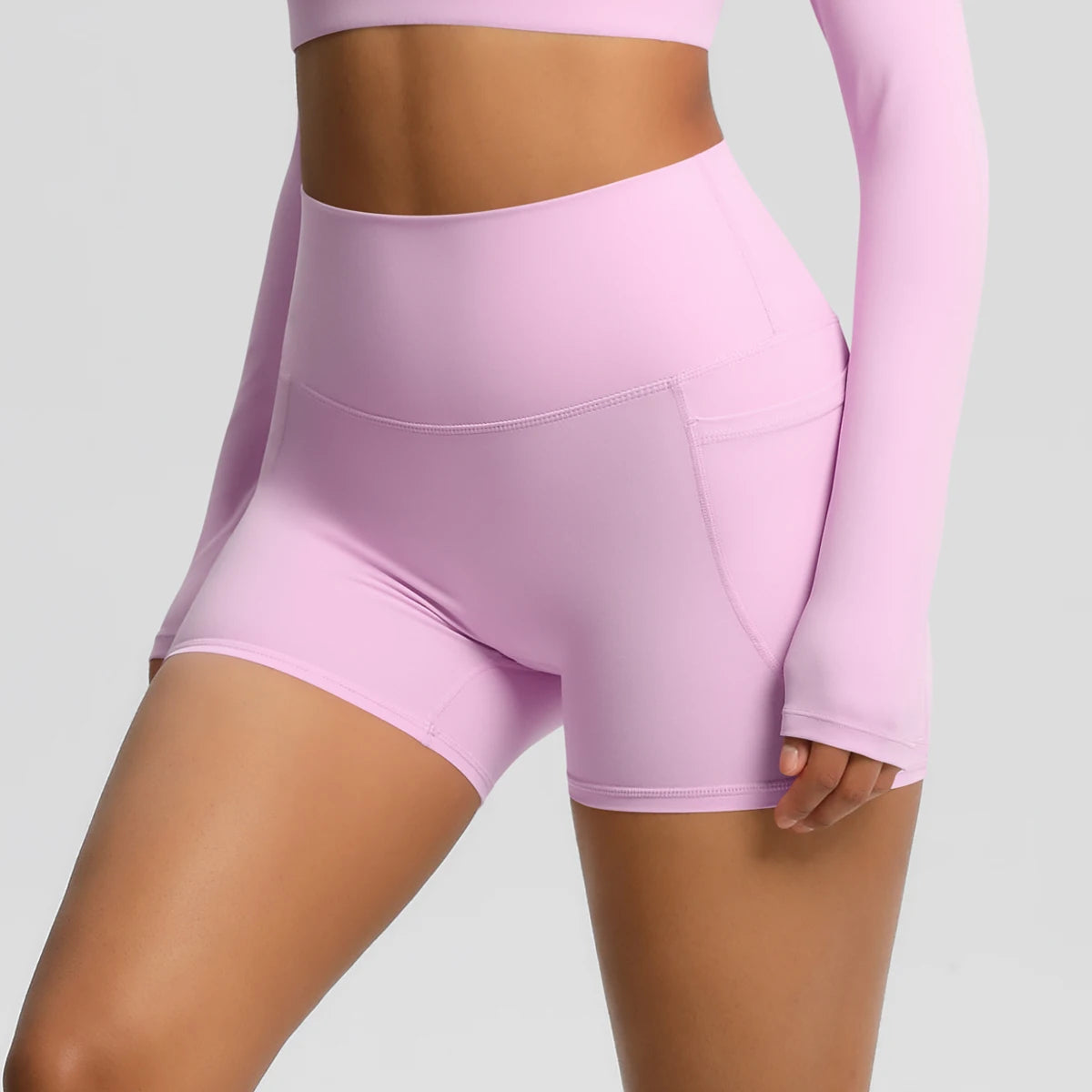 High-Waisted Skinny Shorts – All-Season Comfort | Short skinny taille haute – Confort toutes saisons