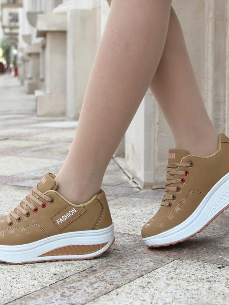 Women’s Lightweight Lace-Up Sneakers | Baskets légères à lacets pour femme