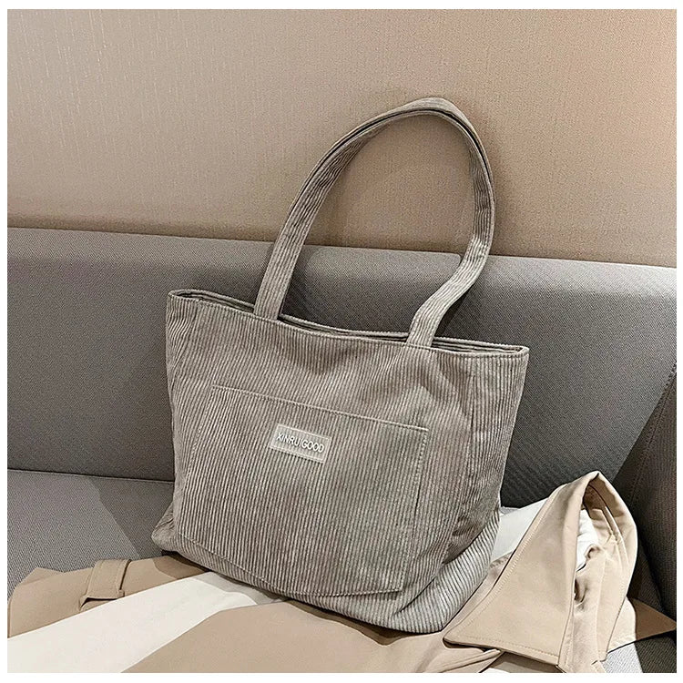 Corduroy Shoulder Bag – Urban Simplicity | Sac d’Épaule en Velours Côtelé – Simplicité Urbaine