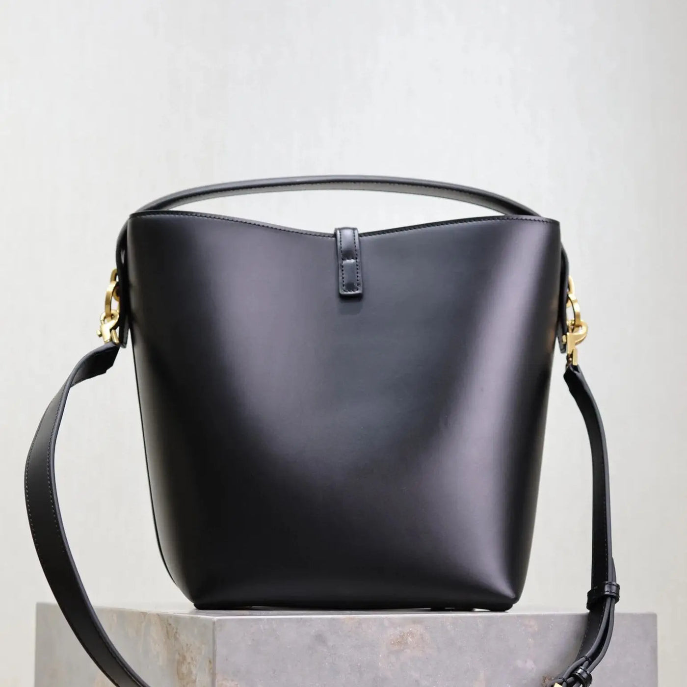 Luxury Designer Bucket Bag – Women's Large-Capacity High-Quality Tote & Messenger
