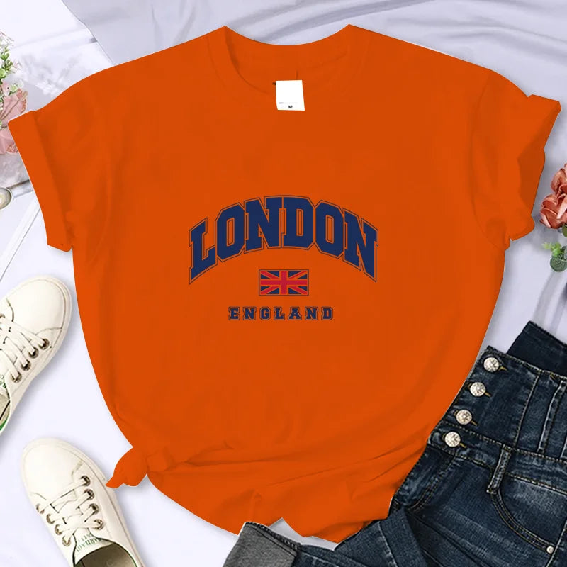 Floral Cotton Tee with Appliqué – Everyday Comfort with a Y2K Twist | T-shirt en Coton à Fleurs et Appliqués – Confort Quotidien au Style Y2K