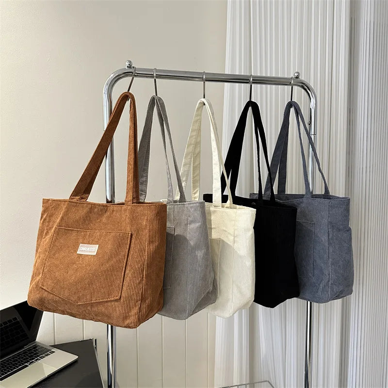 Corduroy Shoulder Bag – Urban Simplicity | Sac d’Épaule en Velours Côtelé – Simplicité Urbaine